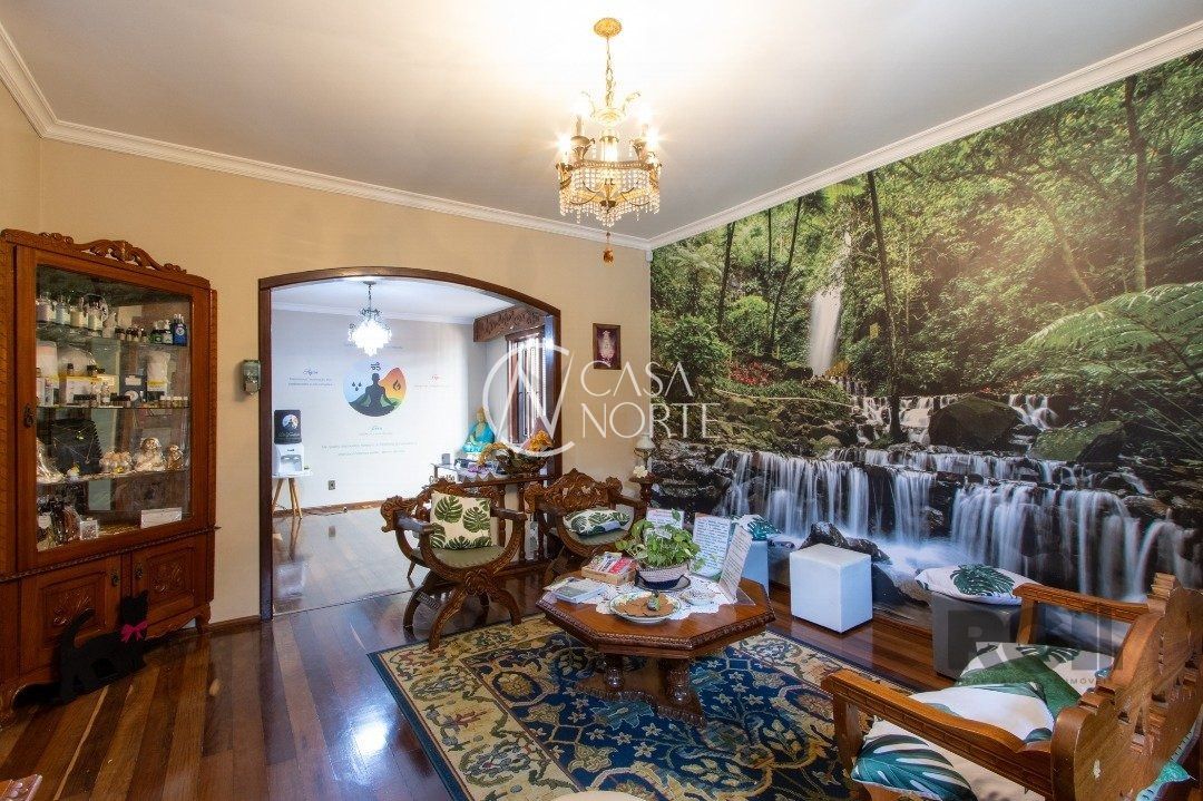 Casa à venda com 7 quartos, 448m², 3 suítes, 8 vagas, Rua Gomes Jardim no bairro Santana em Porto Alegre