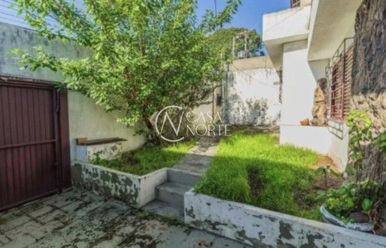 Casa à venda com 3 quartos, 308m², 1 suíte, 2 vagas, Rua Coronel Tisiano F. de Leoni no bairro Coronel Aparício Borges em Porto Alegre