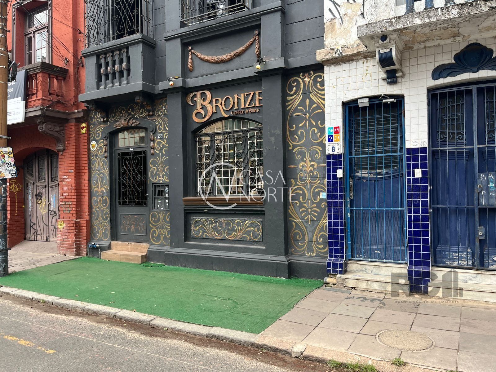 Casa à venda com 3 quartos, 242m², 1 vaga, Rua José do Patrocinio no bairro Cidade Baixa em Porto Alegre