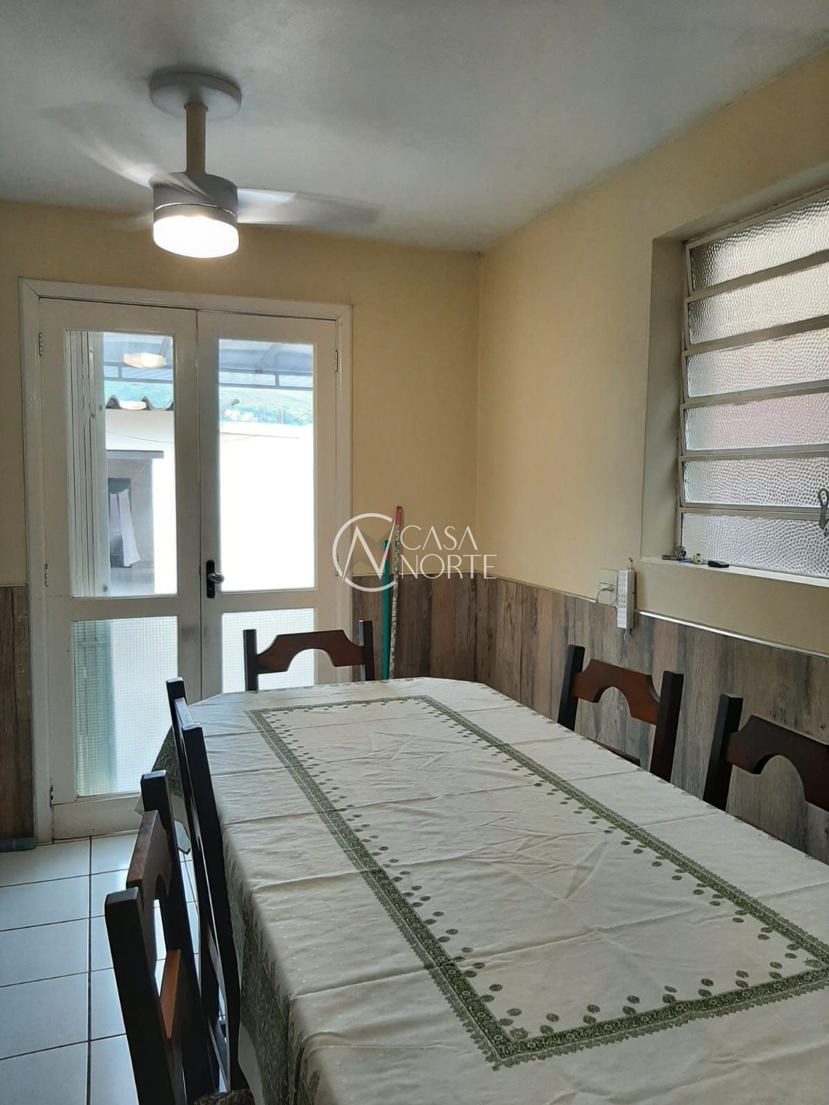 Casa à venda com 4 quartos, 247m², 3 suítes, 2 vagas, Rua Octávio de Souza no bairro Nonoai em Porto Alegre