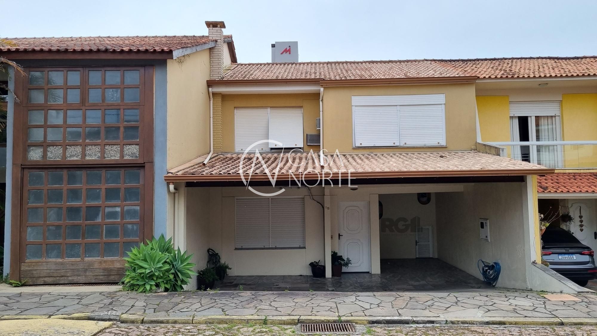 Casa de Condomínio à venda com 3 quartos, 120m², 1 suíte, 3 vagas, Rua Martim Afonso no bairro Santo Antônio em Porto Alegre