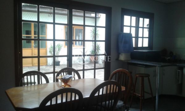 Casa à venda com 4 quartos, 243m², 2 vagas, Rua São Francisco no bairro Santana em Porto Alegre