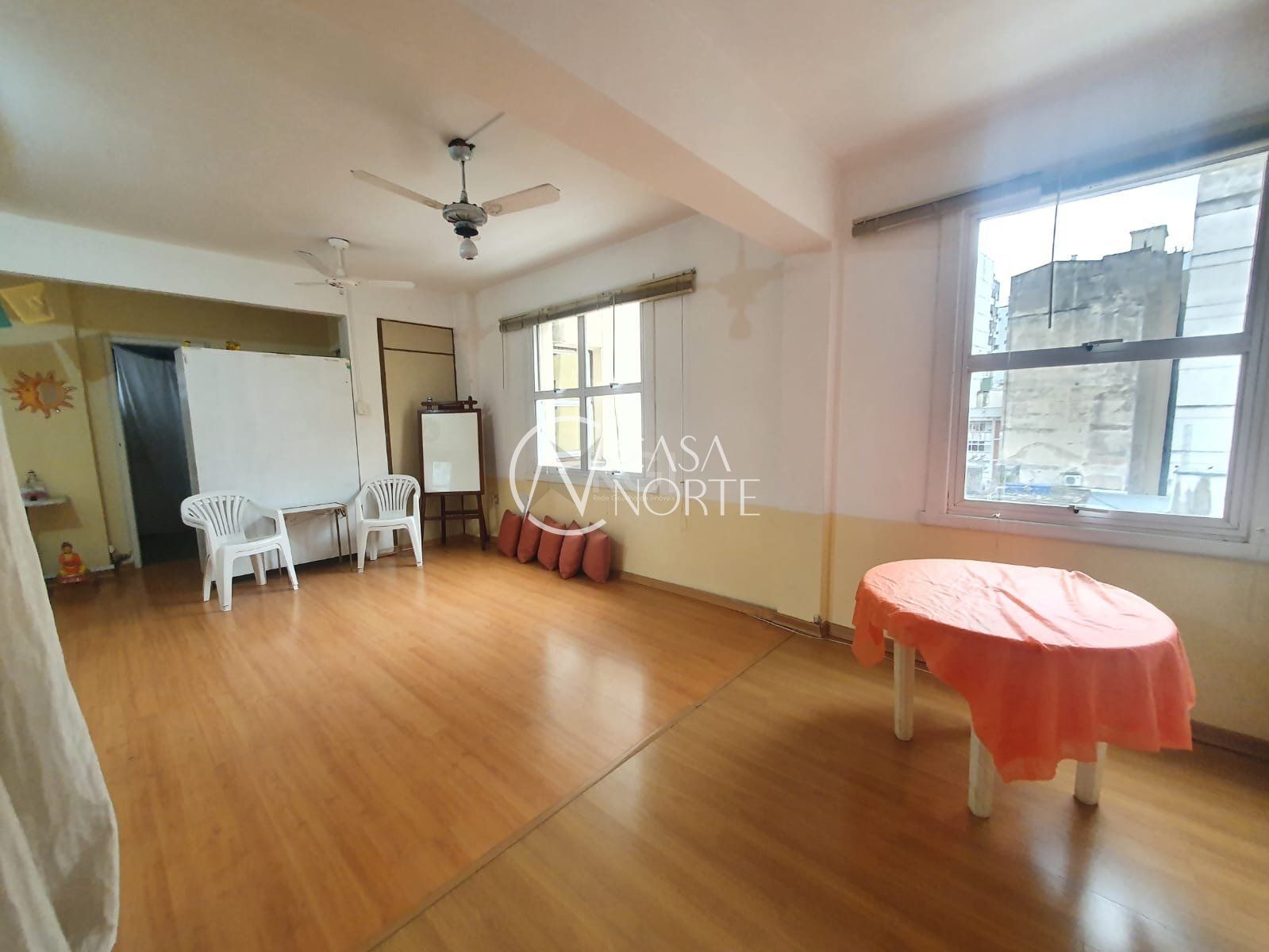 Sala Comercial à venda , 90m², Rua Doutor Flores no bairro Centro Histórico em Porto Alegre