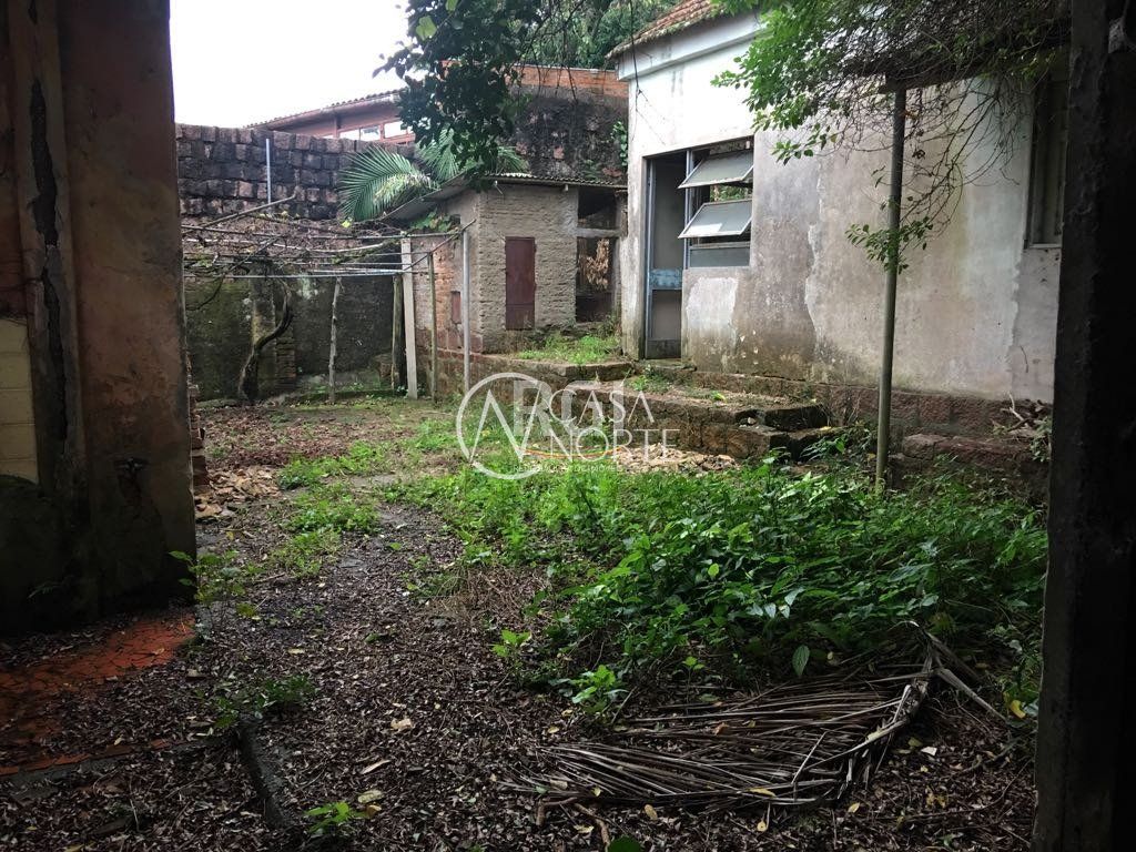 Terreno à venda  com 302m², Rua Oscar Schneider no bairro Medianeira em Porto Alegre