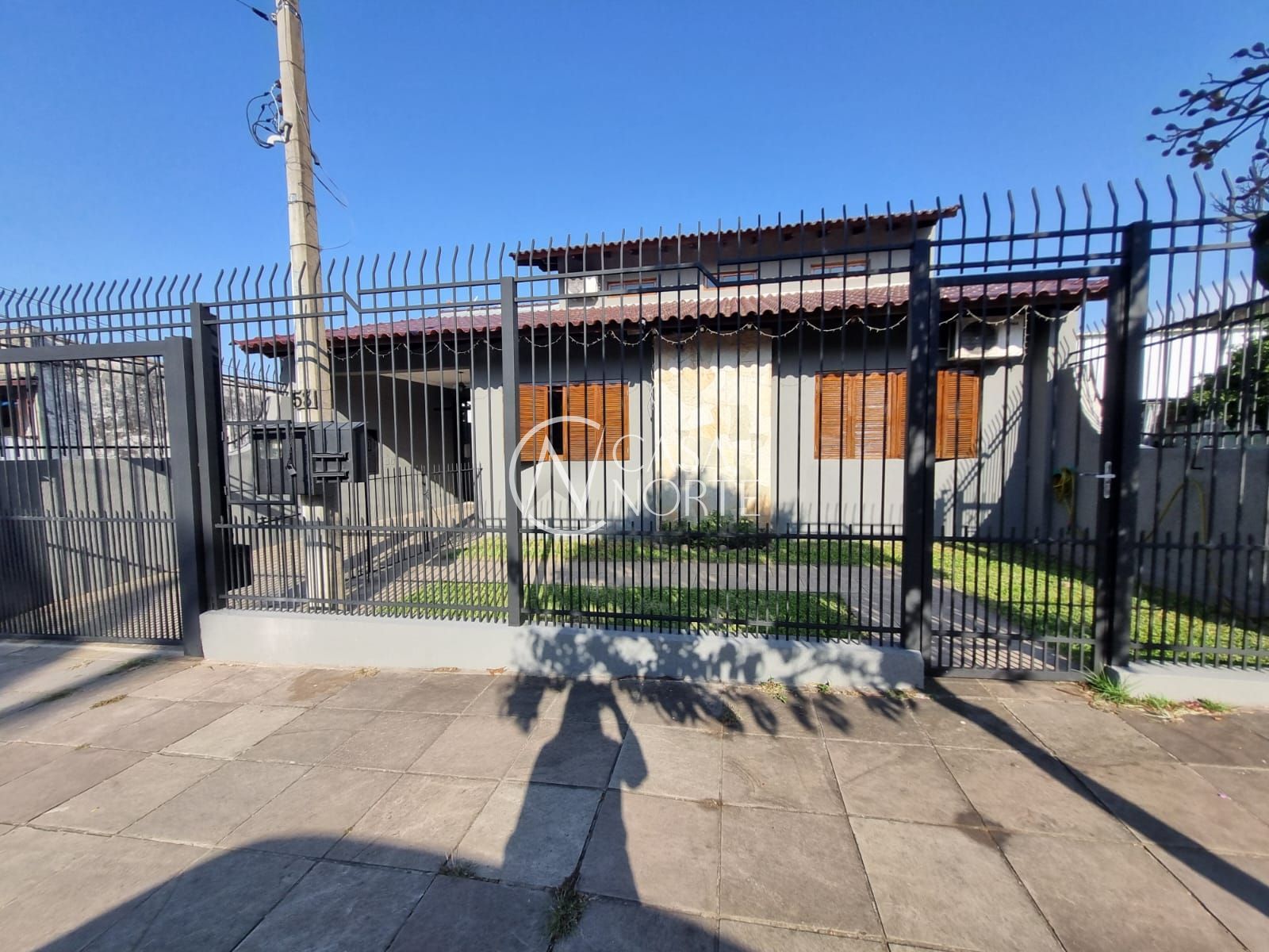 Casa à venda com 4 quartos, 177m², 1 suíte, 2 vagas, Rua Doutor Pereira da Cunha no bairro Partenon em Porto Alegre