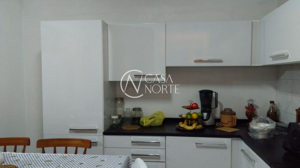 Casa à venda com 4 quartos, 206m², 2 vagas, Avenida Brasil no bairro Navegantes em Porto Alegre