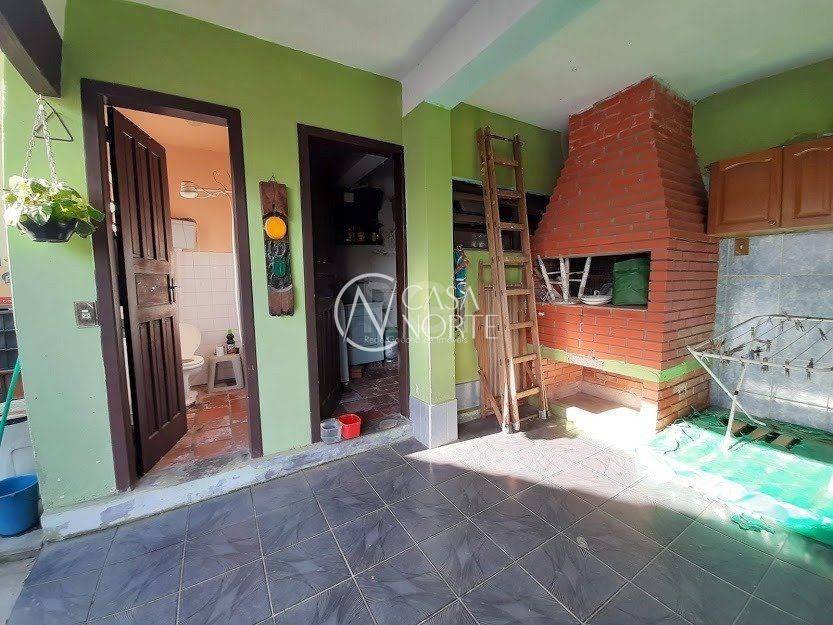 Casa à venda com 4 quartos, 184m², 1 suíte, 5 vagas, Rua Ibiruba no bairro Cavalhada em Porto Alegre