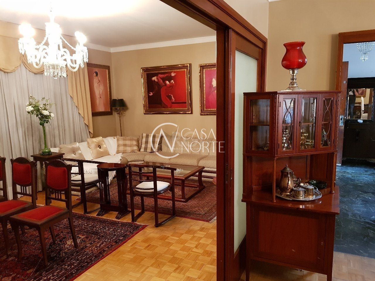 Casa à venda com 5 quartos, 400m², 3 vagas, Rua Bernardo Pires no bairro Santana em Porto Alegre