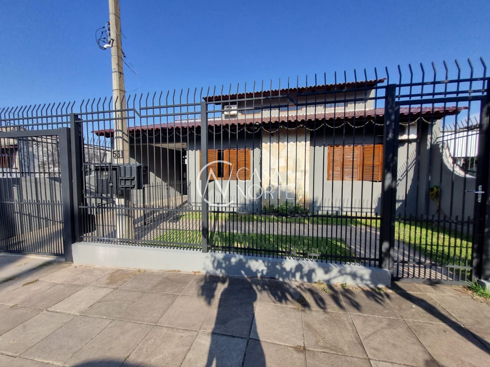 Casa à venda com 4 quartos, 177m², 1 suíte, 2 vagas, Rua Doutor Pereira da Cunha no bairro Partenon em Porto Alegre