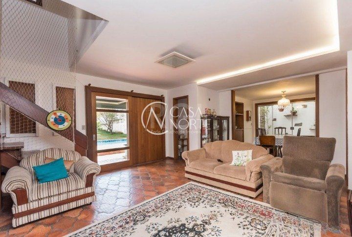 Casa à venda com 4 quartos, 247m², 1 suíte, 5 vagas, Rua São Joaquim no bairro Glória em Porto Alegre