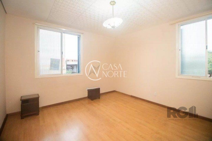 Sobrado à venda com 4 quartos, 220m², 4 vagas, Rua Sete de Abril no bairro Floresta em Porto Alegre