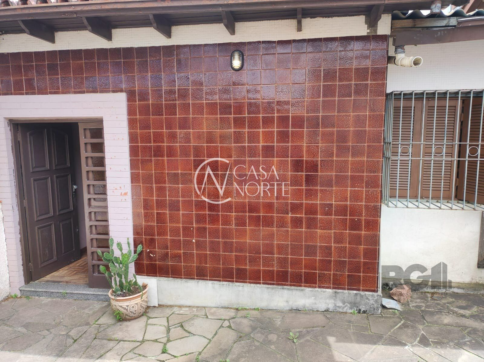 Casa à venda com 3 quartos, 156m², 1 suíte, 2 vagas, Rua Barão do Amazonas no bairro Partenon em Porto Alegre