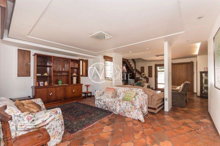 Casa à venda com 4 quartos, 247m², 1 suíte, 5 vagas, Rua São Joaquim no bairro Glória em Porto Alegre