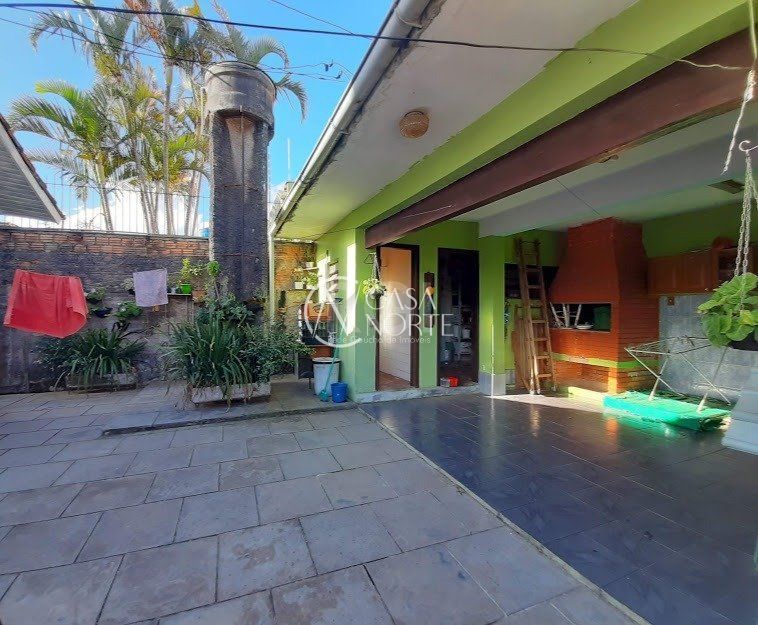 Casa à venda com 4 quartos, 184m², 1 suíte, 5 vagas, Rua Ibiruba no bairro Cavalhada em Porto Alegre