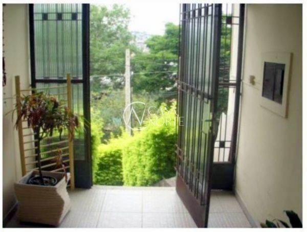 Sobrado à venda com 3 quartos, 240m², 1 suíte, 1 vaga, Rua Doutor Breno Dias de Castro no bairro Partenon em Porto Alegre