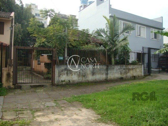 Terreno à venda  com 407m², Rua José Gertum no bairro Chácara das Pedras em Porto Alegre