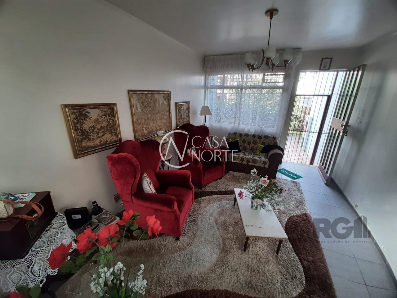 Casa à venda com 4 quartos, 256m², 1 suíte, 2 vagas, Rua Gomes Jardim no bairro Santana em Porto Alegre