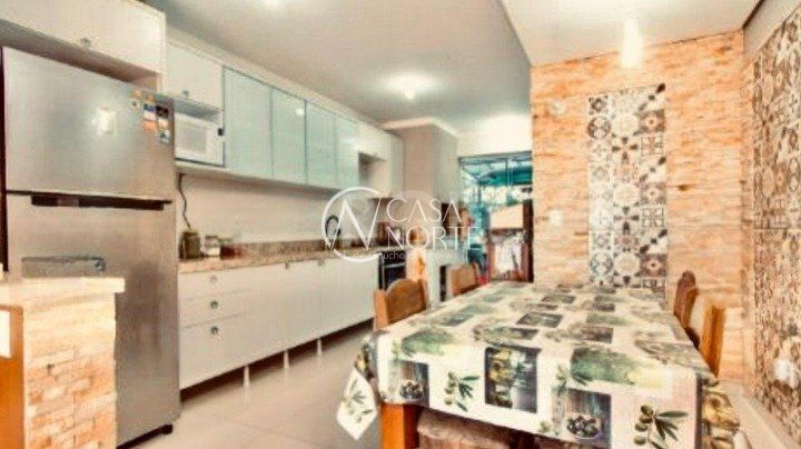 Casa à venda com 3 quartos, 120m², 3 suítes, 1 vaga, Rua Waldemar da Silva Tavares no bairro Guarujá em Porto Alegre