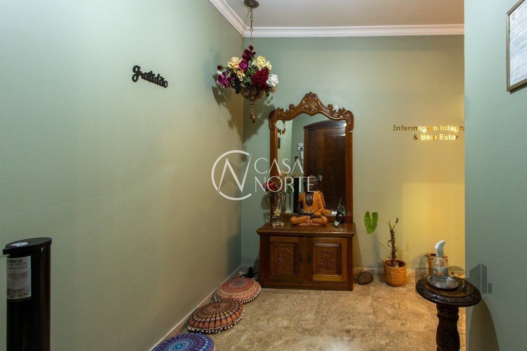 Casa à venda com 7 quartos, 448m², 3 suítes, 8 vagas, Rua Gomes Jardim no bairro Santana em Porto Alegre