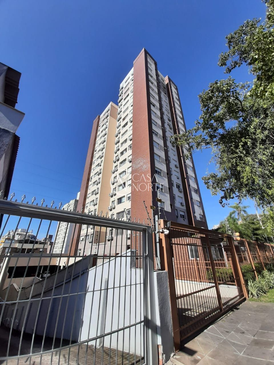 Apartamento à venda com 3 quartos, 82m², 1 suíte, 2 vagas, Rua Gomes Jardim no bairro Santana em Porto Alegre