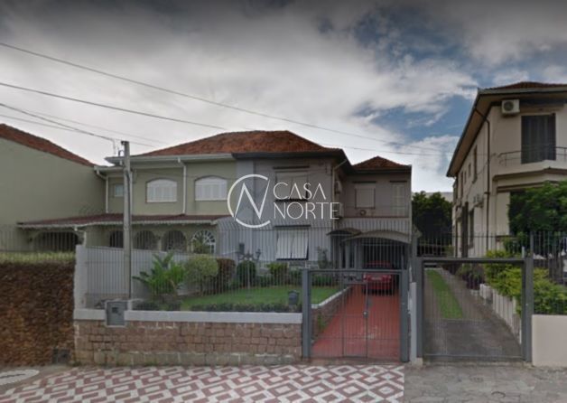 Sobrado à venda com 4 quartos, 200m², 1 suíte, 4 vagas, Rua Veador Porto no bairro Santana em Porto Alegre