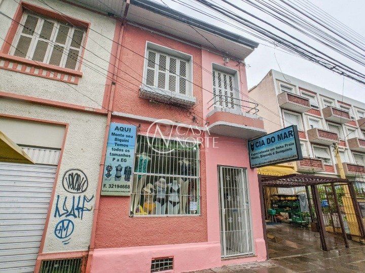 Casa à venda com 2 quartos, 202m², 1 suíte, Rua Santana no bairro Farroupilha em Porto Alegre