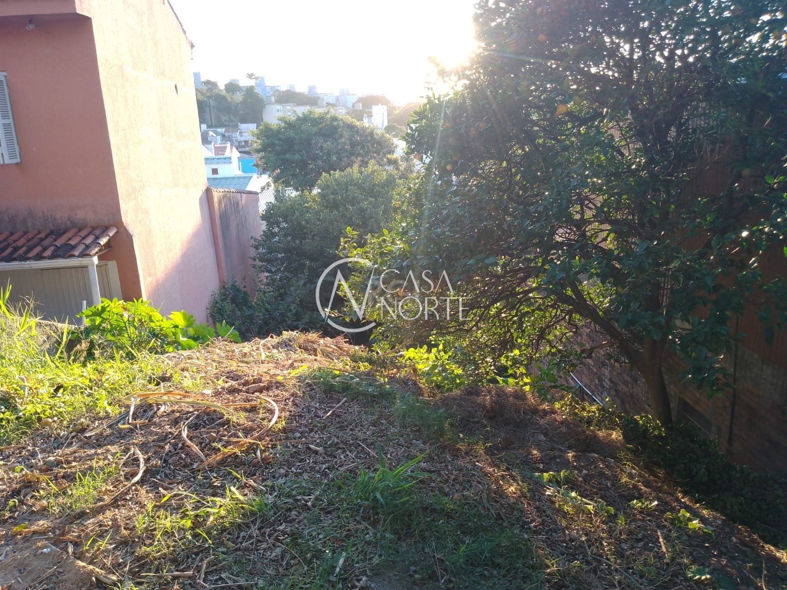 Terreno à venda  com 247m², Rua Padre Antônio Vieira no bairro Santo Antônio em Porto Alegre