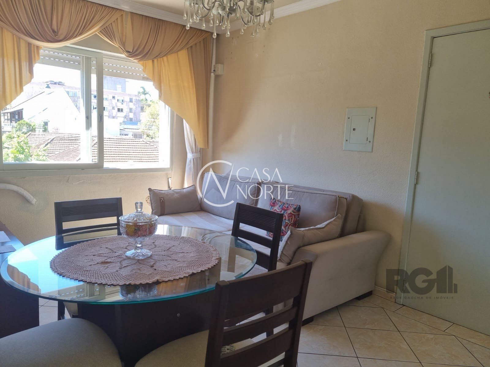 Apartamento à venda com 2 quartos, 58m², 1 vaga, Rua Santa Isabel no bairro Bom Jesus em Porto Alegre