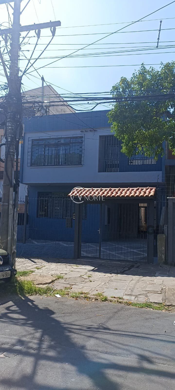 Casa à venda com 6 quartos, 400m², 2 suítes, 3 vagas, Rua Monsenhor Veras no bairro Santana em Porto Alegre