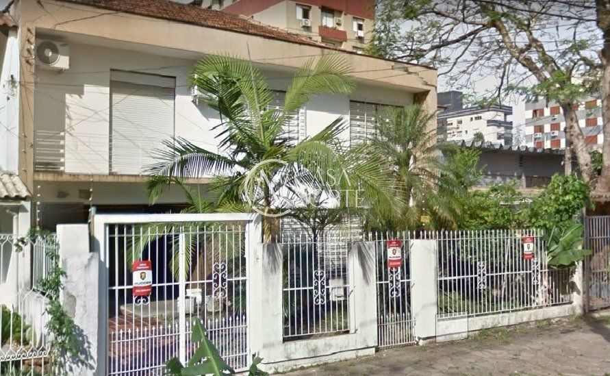 Casa à venda com 5 quartos, 400m², 3 vagas, Rua Bernardo Pires no bairro Santana em Porto Alegre