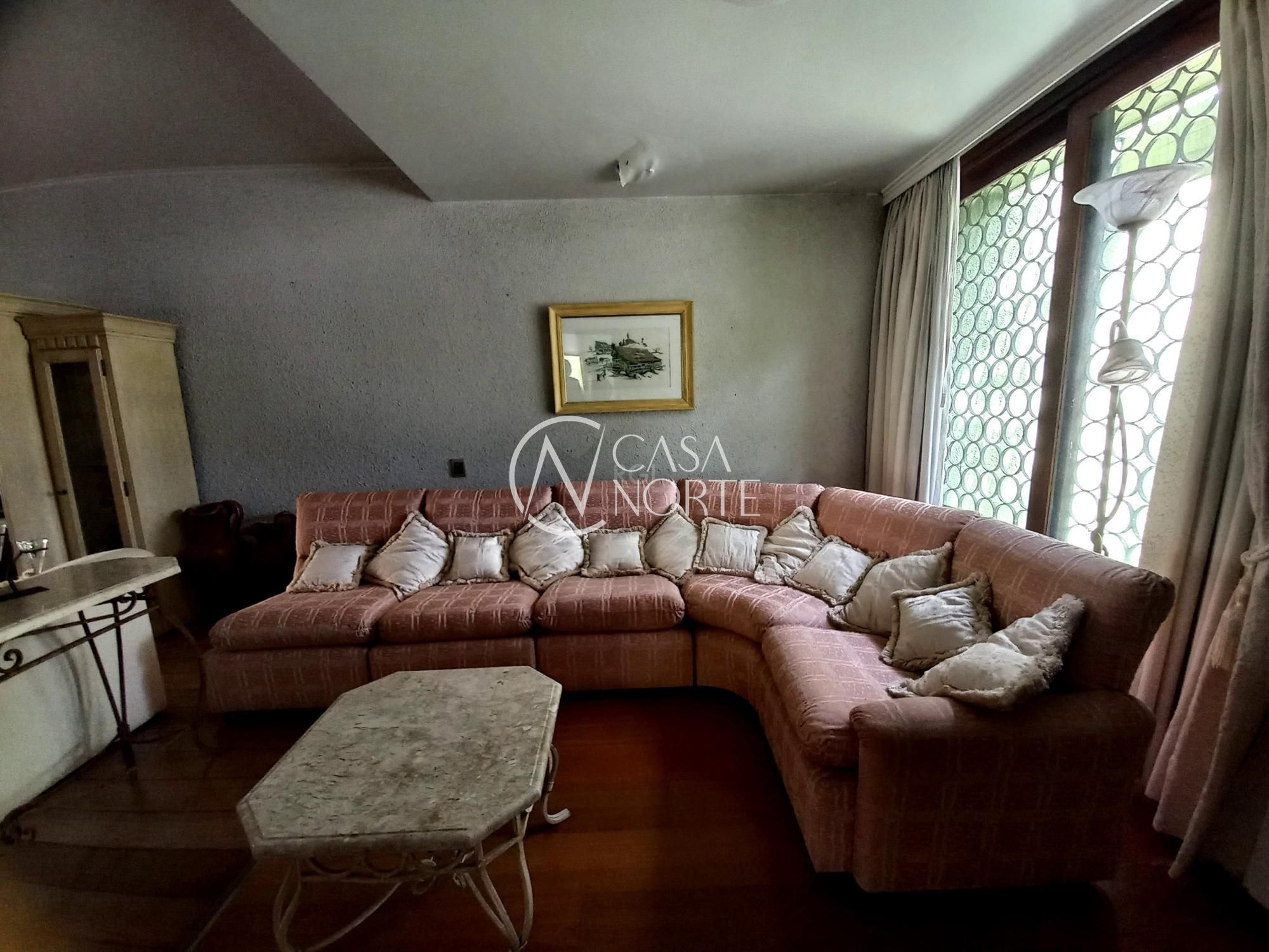 Casa à venda com 4 quartos, 300m², 1 suíte, 2 vagas, Rua Veador Porto no bairro Santana em Porto Alegre