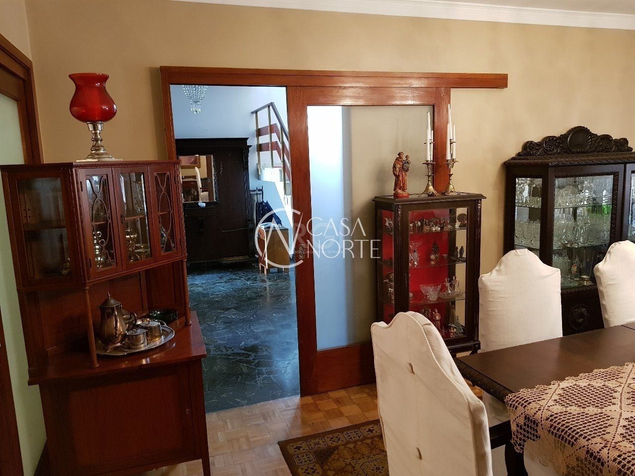 Casa à venda com 5 quartos, 400m², 3 vagas, Rua Bernardo Pires no bairro Santana em Porto Alegre