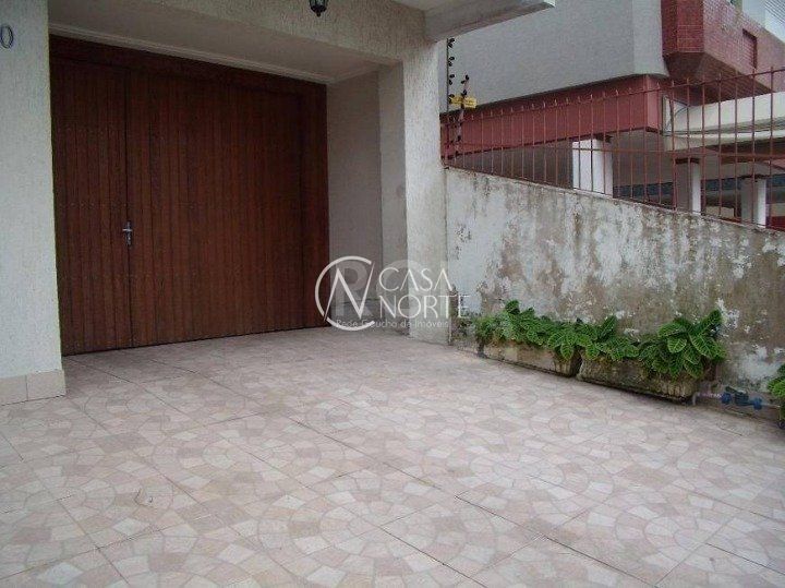 Casa à venda com 3 quartos, 93m², 1 suíte, 3 vagas, Rua Veador Porto no bairro Santana em Porto Alegre