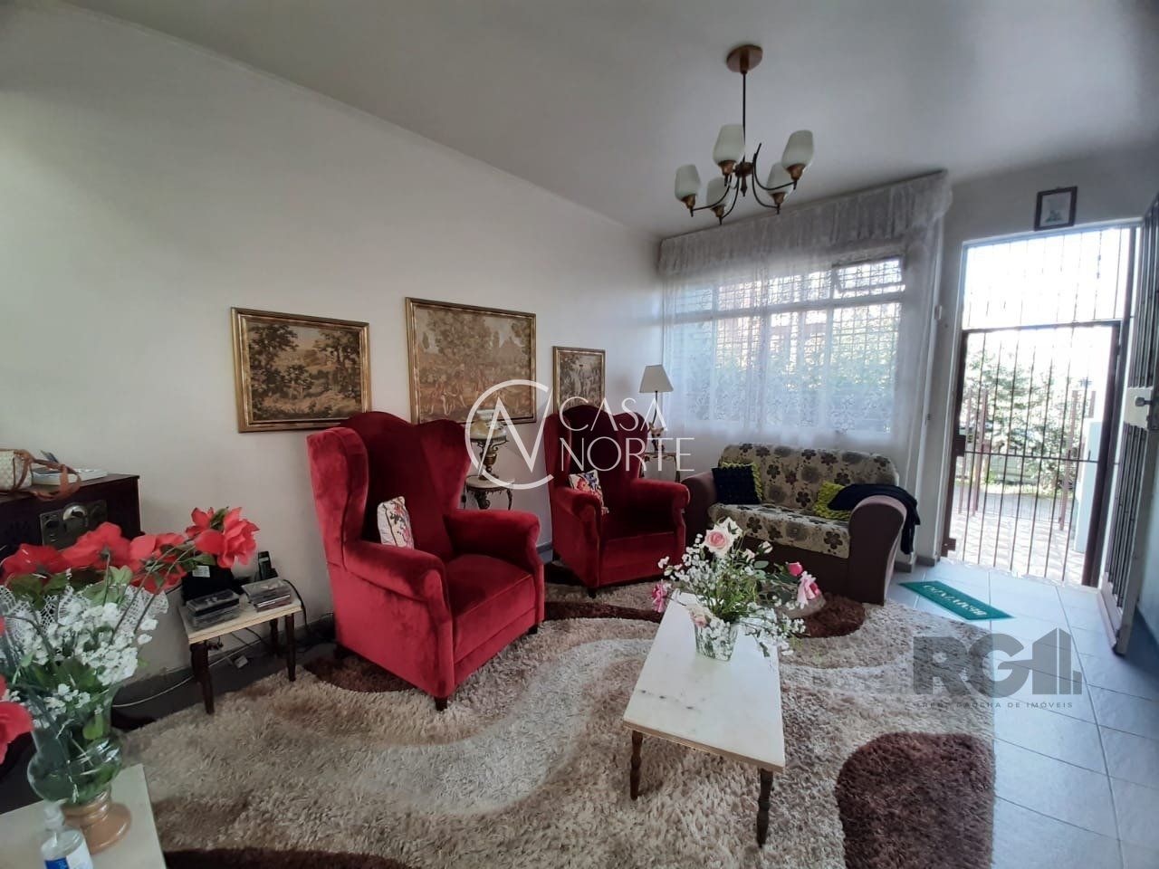 Casa à venda com 4 quartos, 256m², 1 suíte, 2 vagas, Rua Gomes Jardim no bairro Santana em Porto Alegre