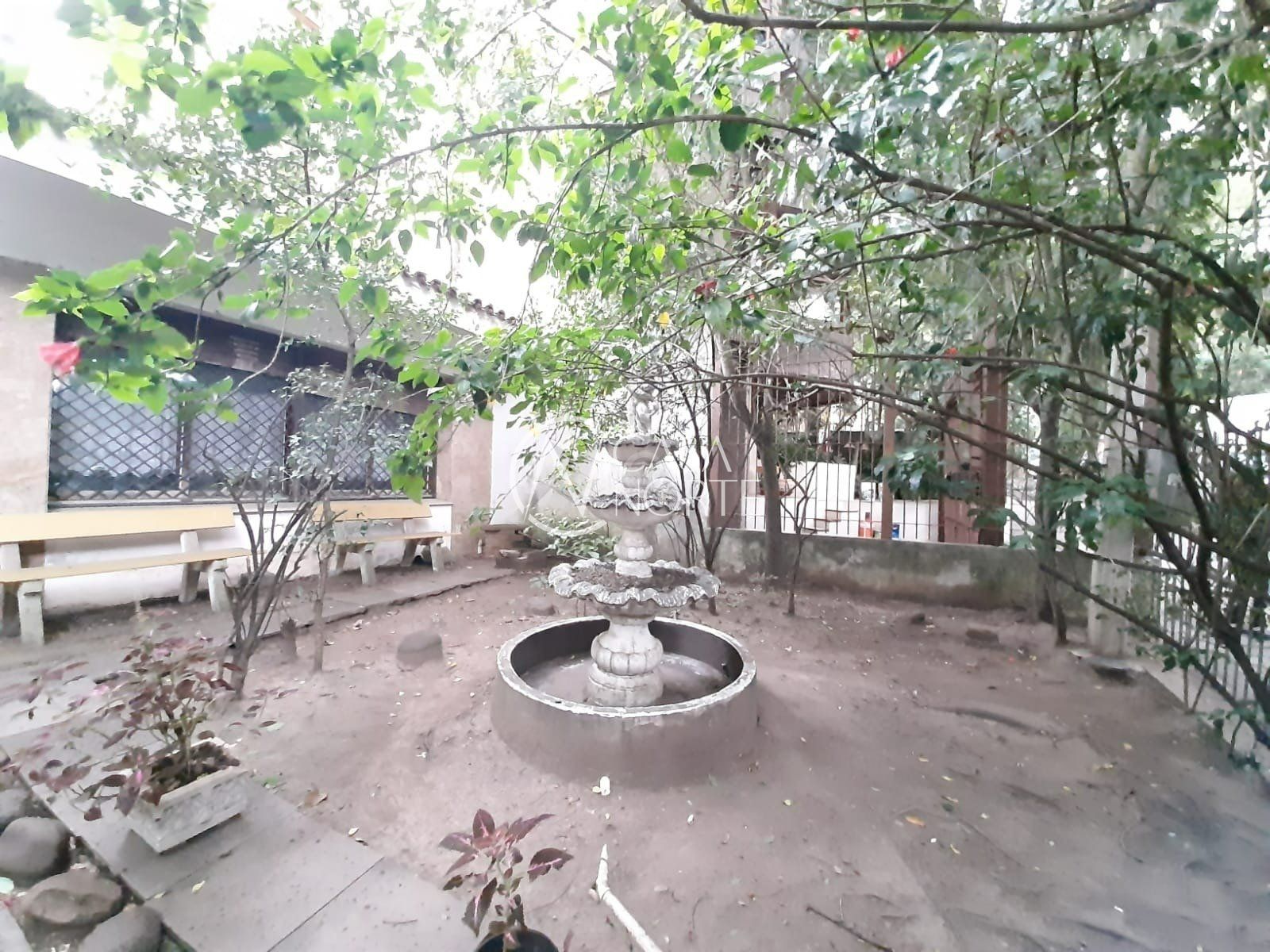 Casa à venda com 5 quartos, 390m², 1 suíte, 5 vagas, Rua Goncalo de Carvalho no bairro Floresta em Porto Alegre