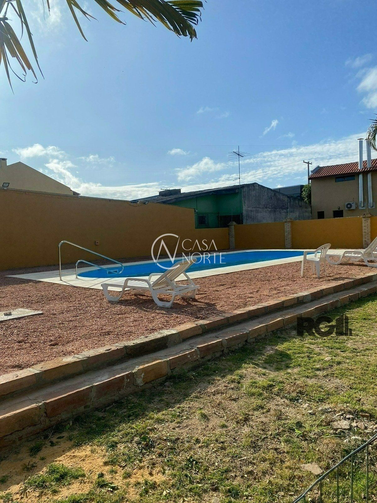 Terreno à venda  com 145m², Avenida Edgar Pires de Castro no bairro Hípica em Porto Alegre