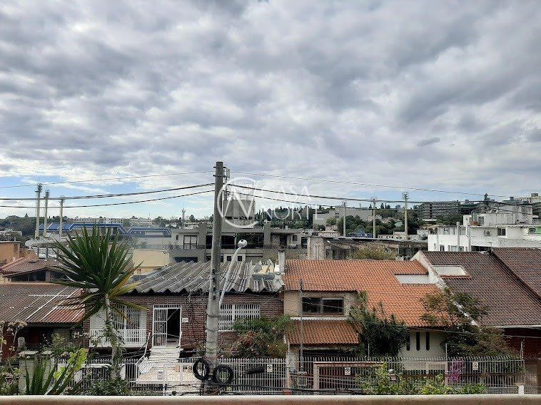 Casa à venda com 3 quartos, 243m², 5 vagas, Rua Eurico Lara no bairro Medianeira em Porto Alegre