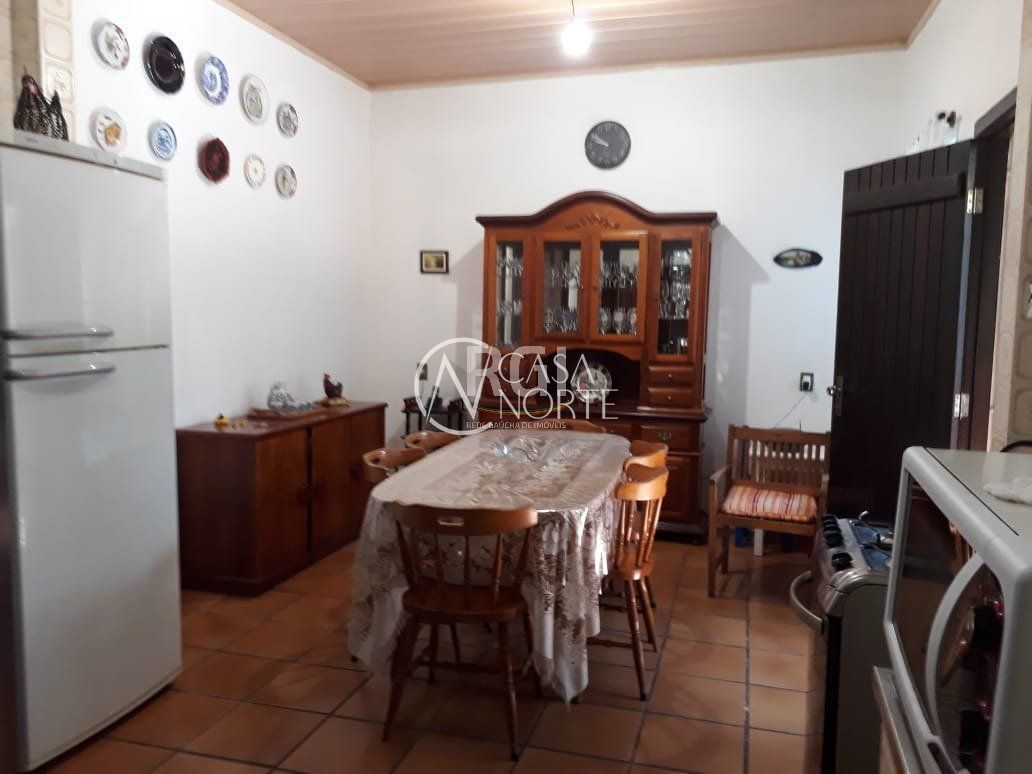 Casa à venda com 3 quartos, 200m², 1 suíte, 1 vaga, Rua Livramento no bairro Santana em Porto Alegre