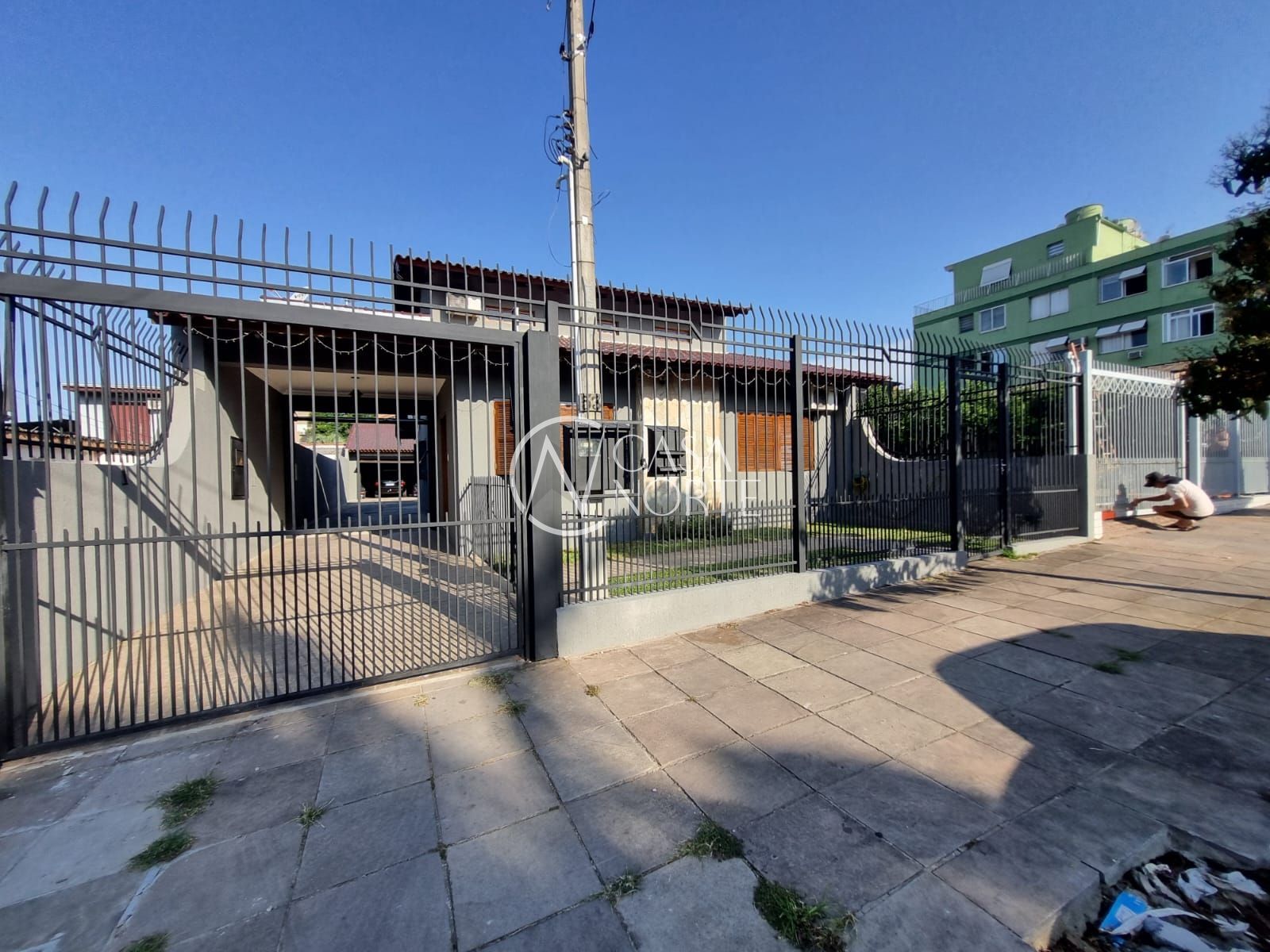 Casa à venda com 4 quartos, 177m², 1 suíte, 2 vagas, Rua Doutor Pereira da Cunha no bairro Partenon em Porto Alegre