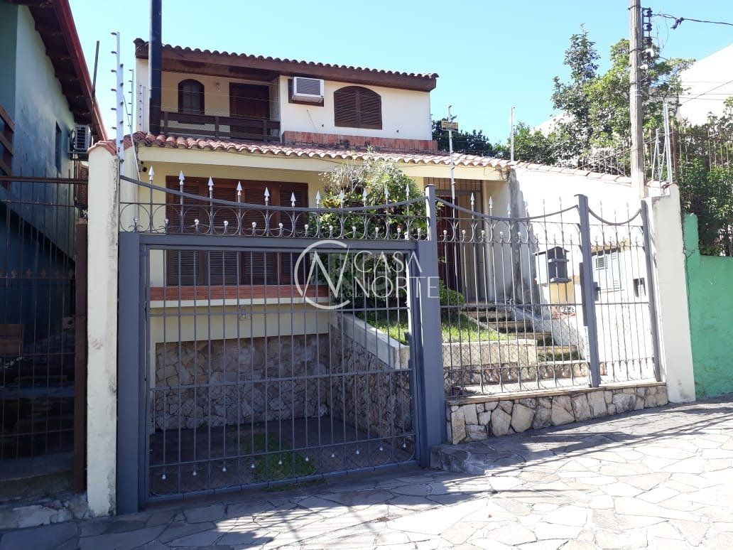 Casa à venda com 3 quartos, 184m², 1 suíte, 1 vaga, Rua Teixeira de Freitas no bairro Santo Antônio em Porto Alegre