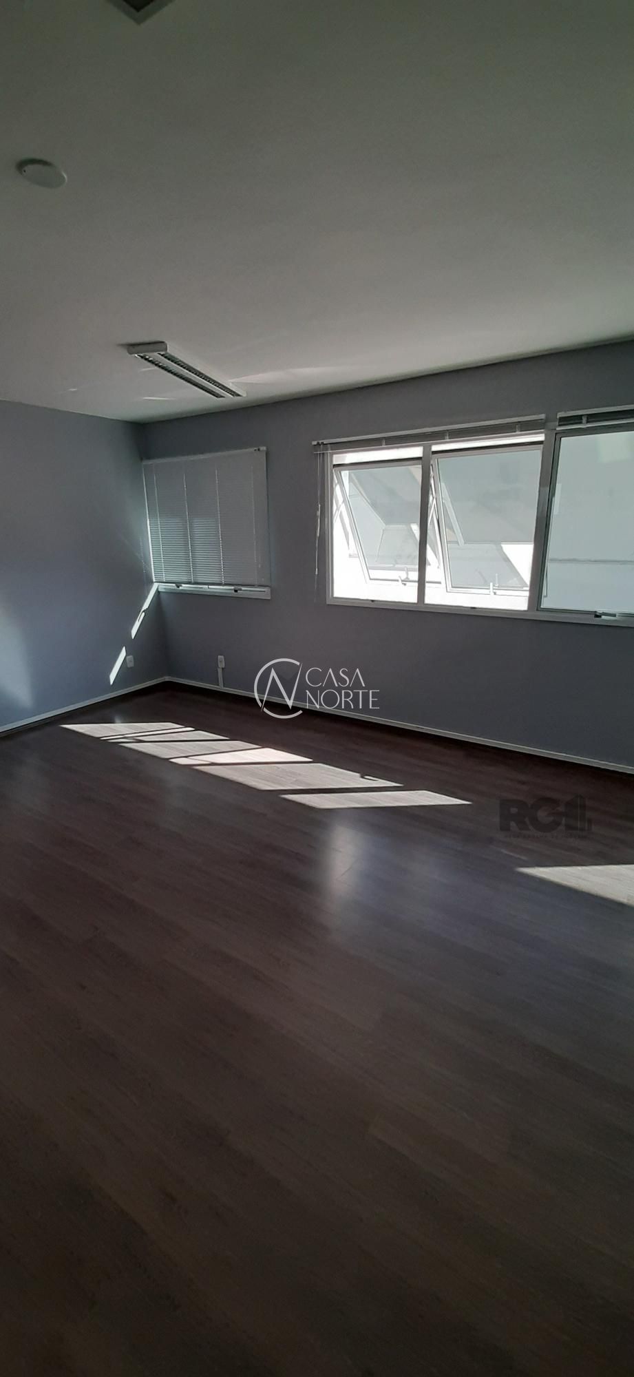 Sala Comercial à venda , 32m², Rua Visconde do Herval no bairro Menino Deus em Porto Alegre