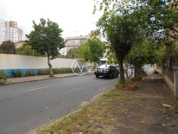 Casa à venda com 3 quartos, 84m², Rua Guine no bairro Vila Ipiranga em Porto Alegre