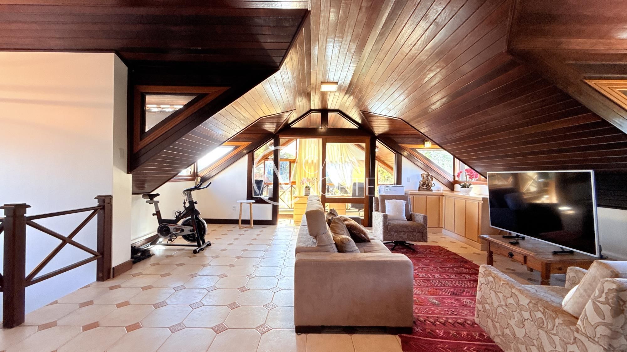 Casa à venda com 4 quartos, 334m², 1 suíte, 2 vagas, Rua Doutor Pitrez no bairro Ipanema em Porto Alegre