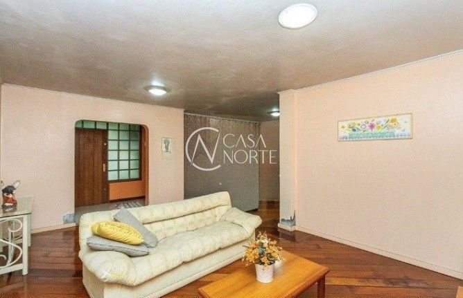 Casa à venda com 2 quartos, 210m², 1 suíte, 3 vagas, Rua Doutor Mário Totta no bairro Tristeza em Porto Alegre