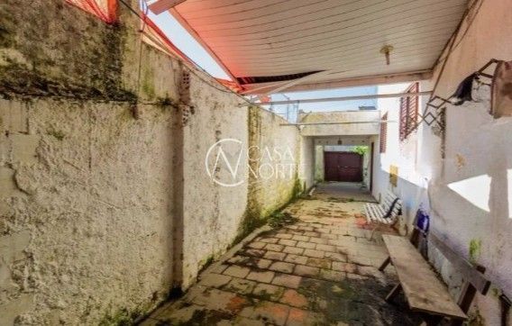 Casa à venda com 3 quartos, 308m², 1 suíte, 2 vagas, Rua Coronel Tisiano F. de Leoni no bairro Coronel Aparício Borges em Porto Alegre