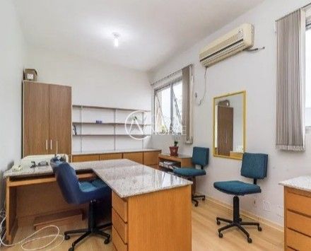 Sala Comercial à venda com 1 quarto, 20m², Avenida Cristóvão Colombo no bairro Floresta em Porto Alegre