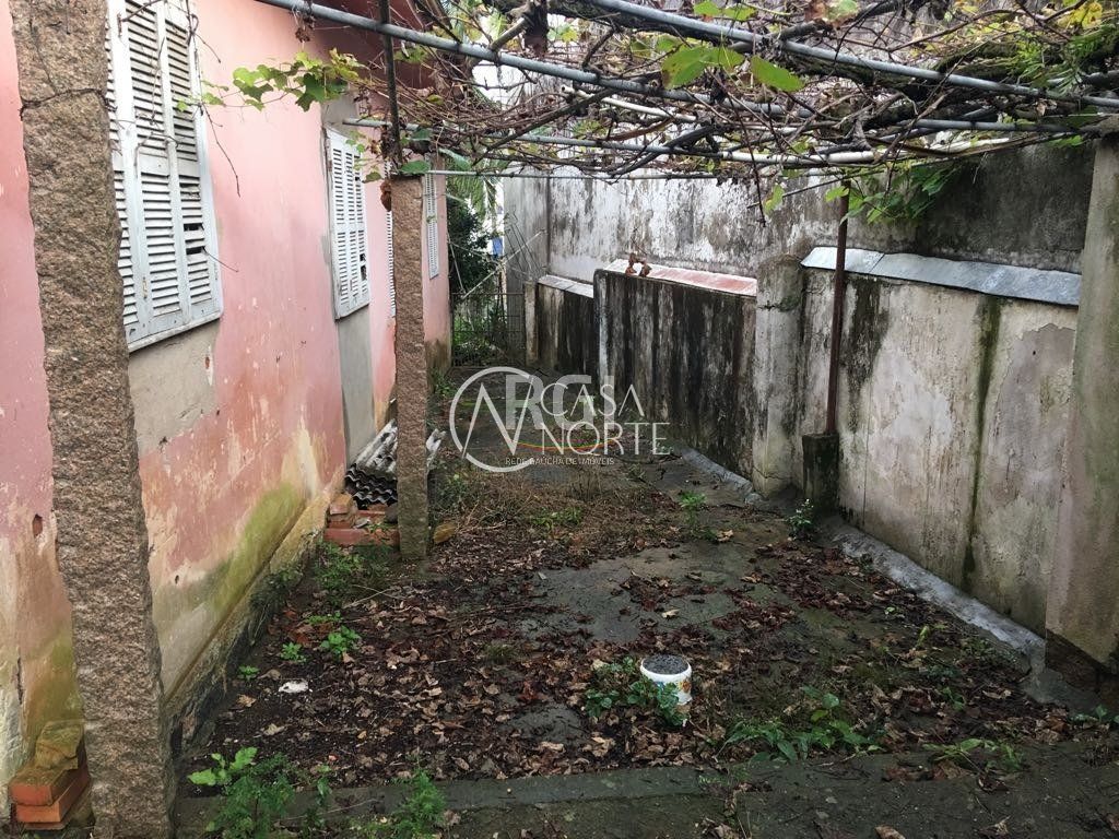 Terreno à venda  com 302m², Rua Oscar Schneider no bairro Medianeira em Porto Alegre