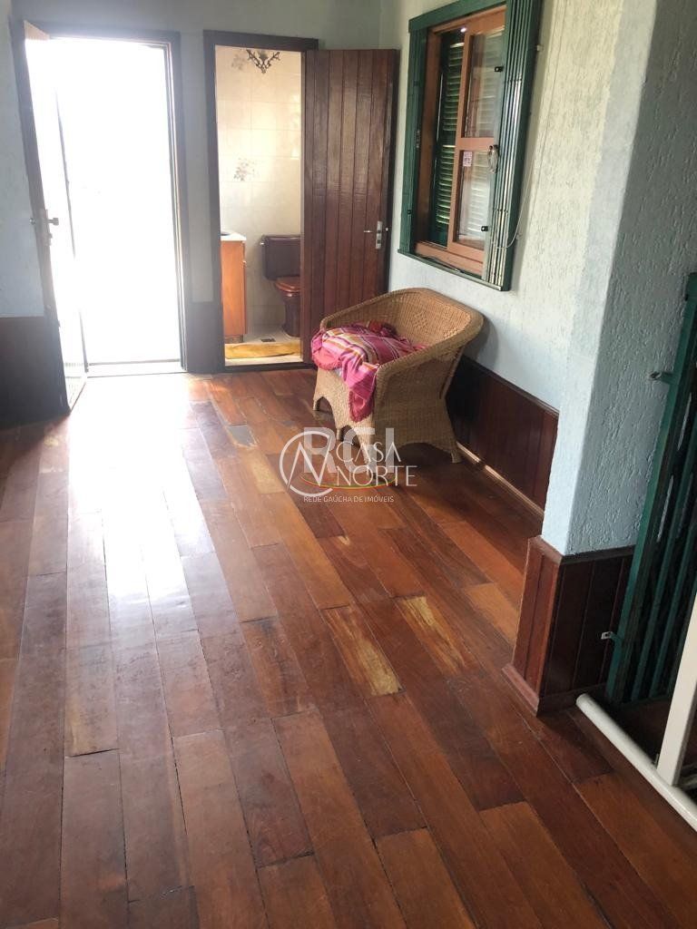 Casa à venda com 3 quartos, 143m², 2 vagas, Rua Cuiaba no bairro Medianeira em Porto Alegre