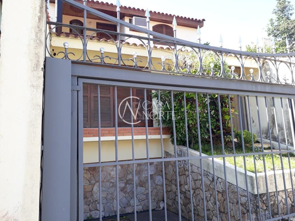 Casa à venda com 3 quartos, 184m², 1 suíte, 1 vaga, Rua Teixeira de Freitas no bairro Santo Antônio em Porto Alegre