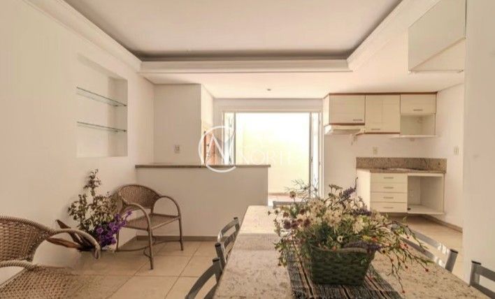 Apartamento à venda com 3 quartos, 106m², 1 suíte, Rua Olavo Bilac no bairro Azenha em Porto Alegre